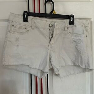 American Eagle white distressed shorts size 14